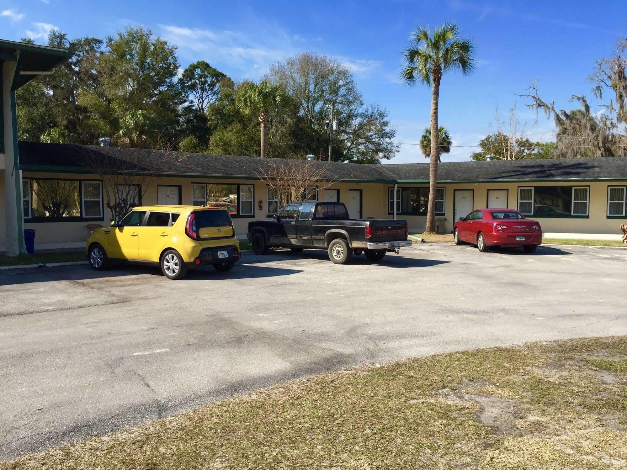 Withlacoochee Motel Inglis Exterior photo